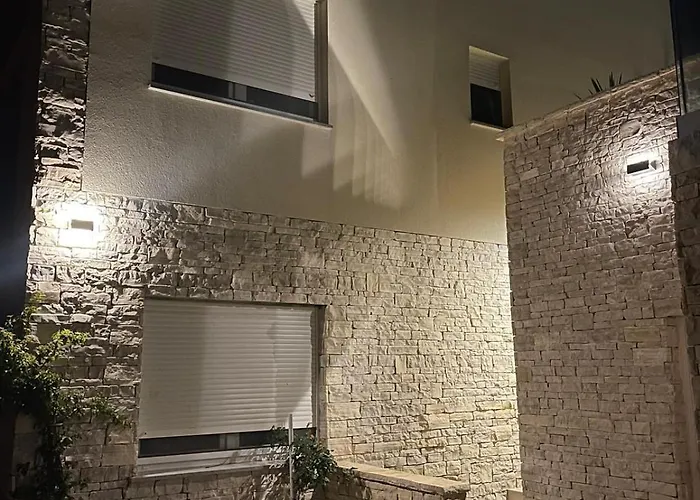 Raj Apartment *