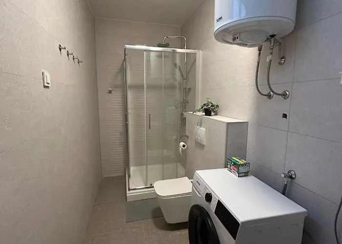 Raj Apartment *