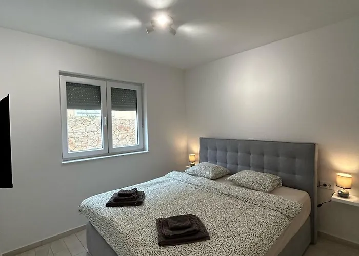 Raj Apartment *